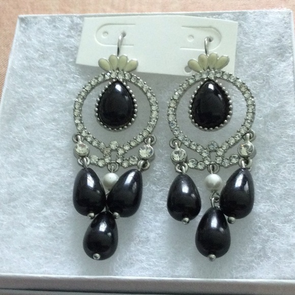 Woman’s Studed Earrings with Rhinestones and Black Beads. Very Elegant - Picture 2 of 5